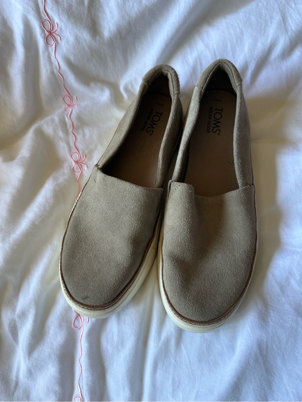 Toms Casual Slip-On in Taupe and White